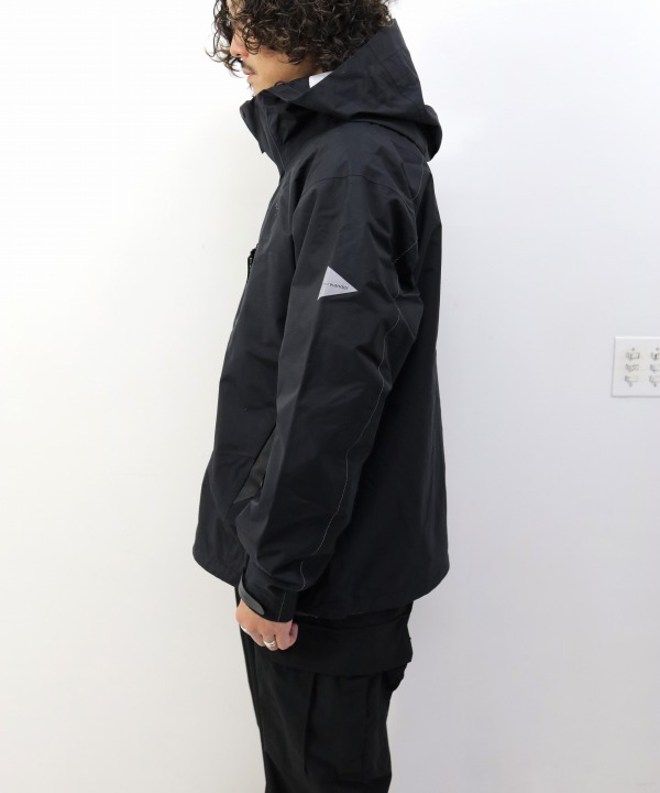 アンドワンダー/and wander 2.5L hiker rain jacket [アウター