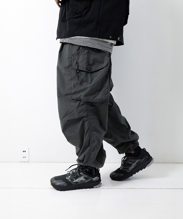 アンドワンダー/and wander oversized cargo pants [パンツ
