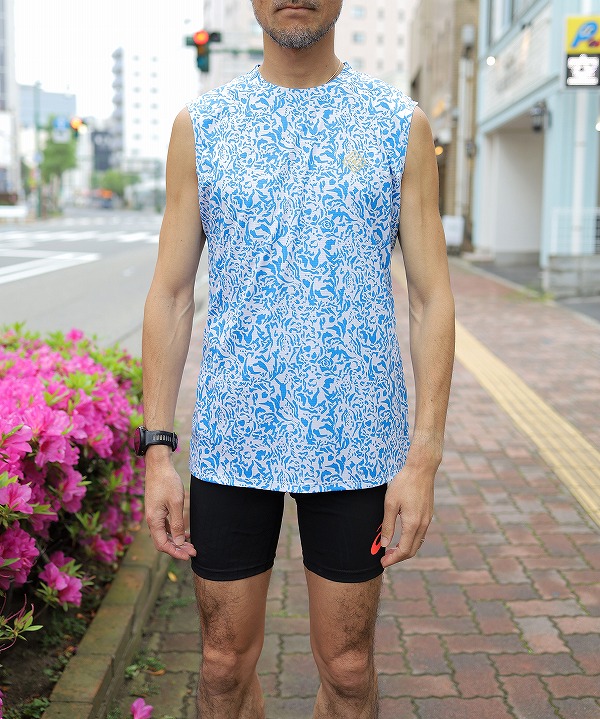 Lt.Blue(170cm 56kg がサイズ「M」を着用)