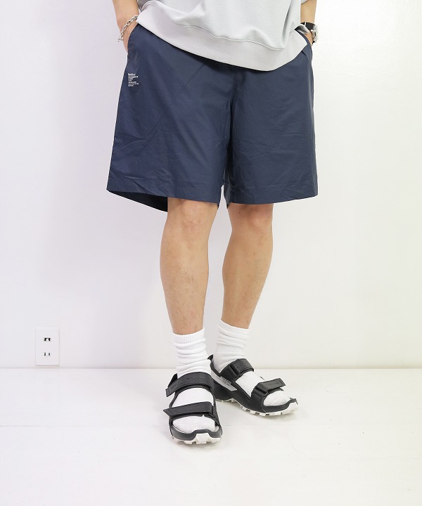 NAVY<br>モデル 176cm 66kg がサイズ「F」を着用