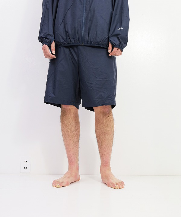 モデル 183cm 78kg がサイズ「F」を着用