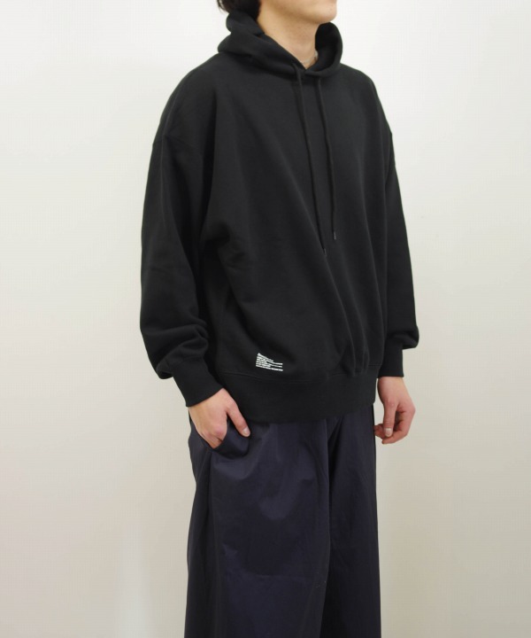 BLACK(182cm/78kg,Lサイズ着用)