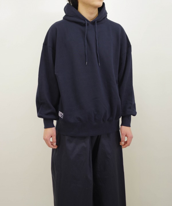 NAVY(182cm/78kg,Lサイズ着用)