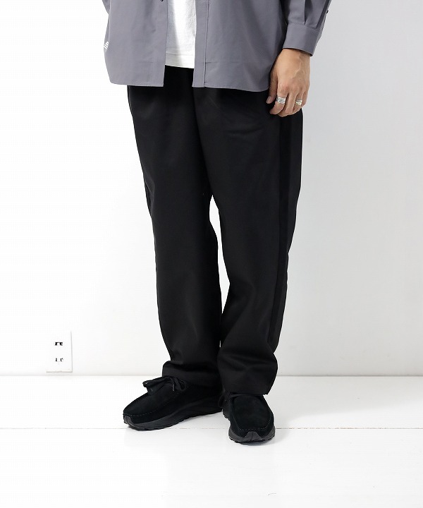 BLACK(176cm 66kg サイズ「L」を着用)