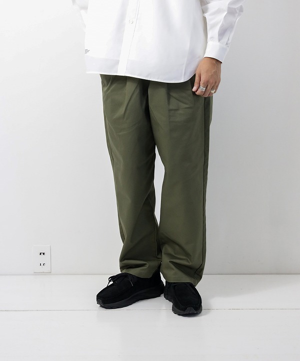 KHAKI(176cm 66kg サイズ「L」を着用)