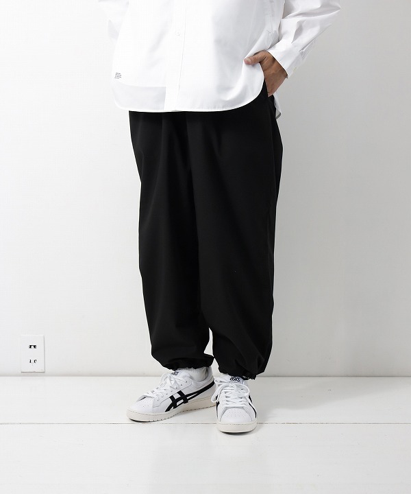 BLACK(176cm 66kg サイズ「L」を着用)