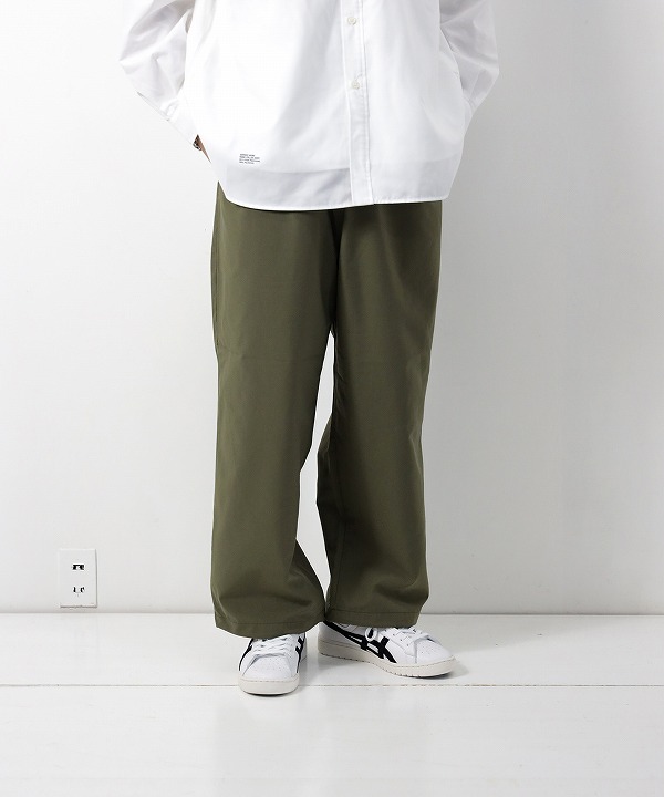 KHAKI(176cm 66kg サイズ「L」を着用)