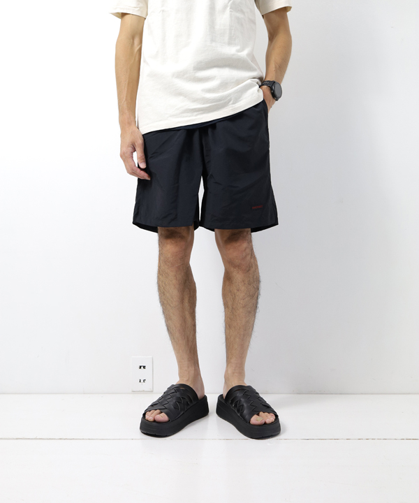 BLACK(170cm 56kg がサイズ「M」を着用)
