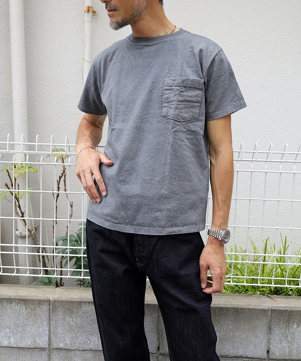 GREY(170cm 56kg がサイズ「M」を着用)