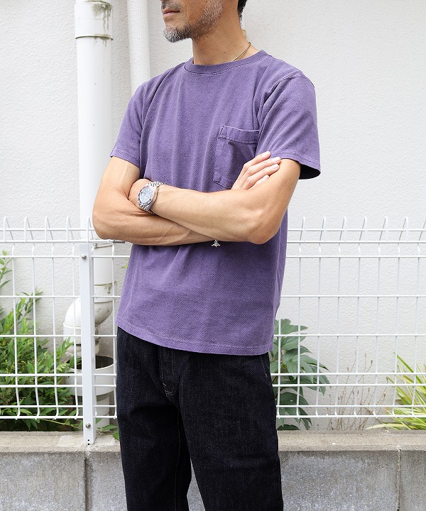 PURPLE(170cm 56kg がサイズ「M」を着用)