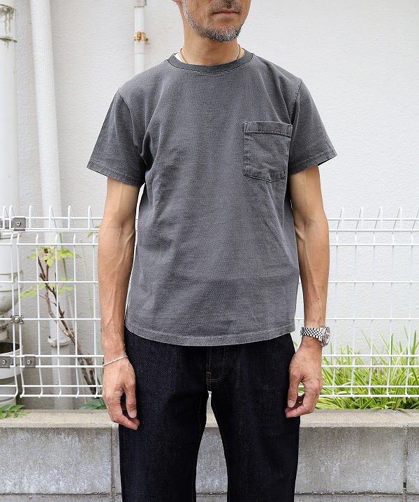 BLACK(170cm 56kg がサイズ「M」を着用)