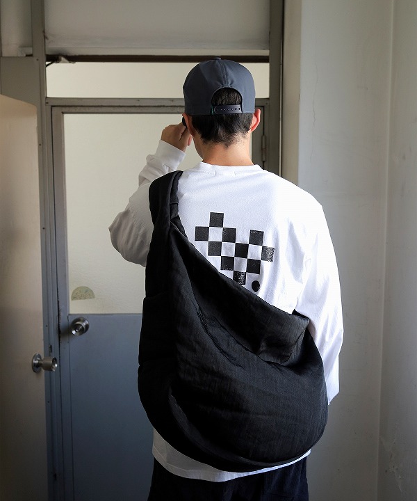 イッチ/ITTI ANNIE PUFFER BIG MOON BAG / CERATO BRIGHT[バッグ