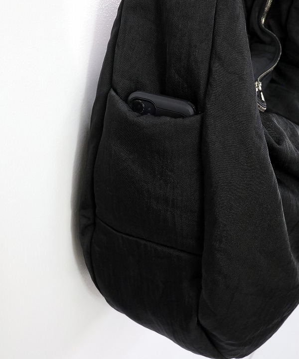 イッチ/ITTI ANNIE PUFFER BIG MOON BAG / CERATO BRIGHT[バッグ