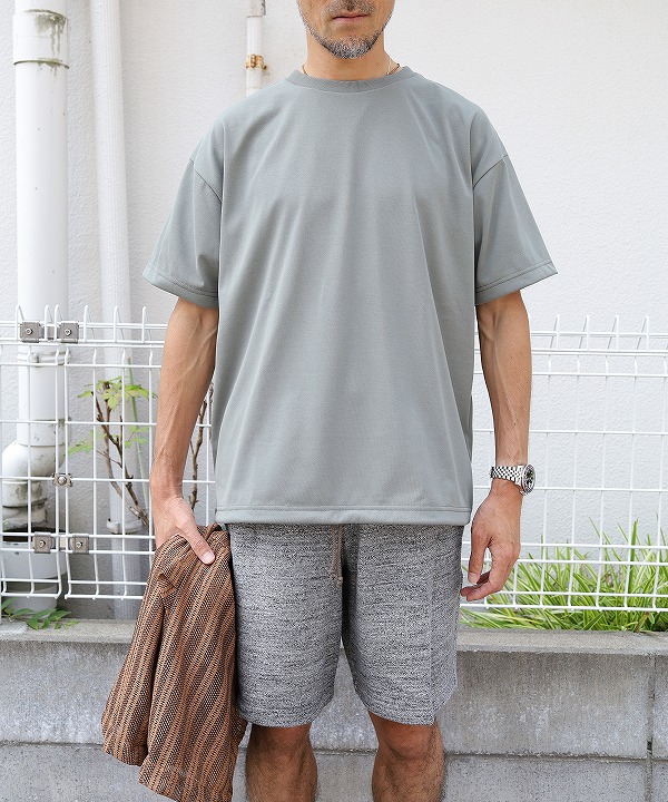 (170cm 56kg がサイズ「M」を着用)