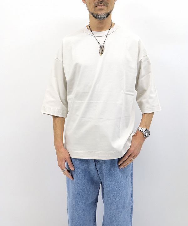 ・Rosin White(170cm 56kg がサイズ「M」を着用)