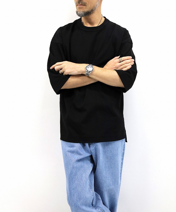 ・Black(170cm 56kg がサイズ「M」を着用)