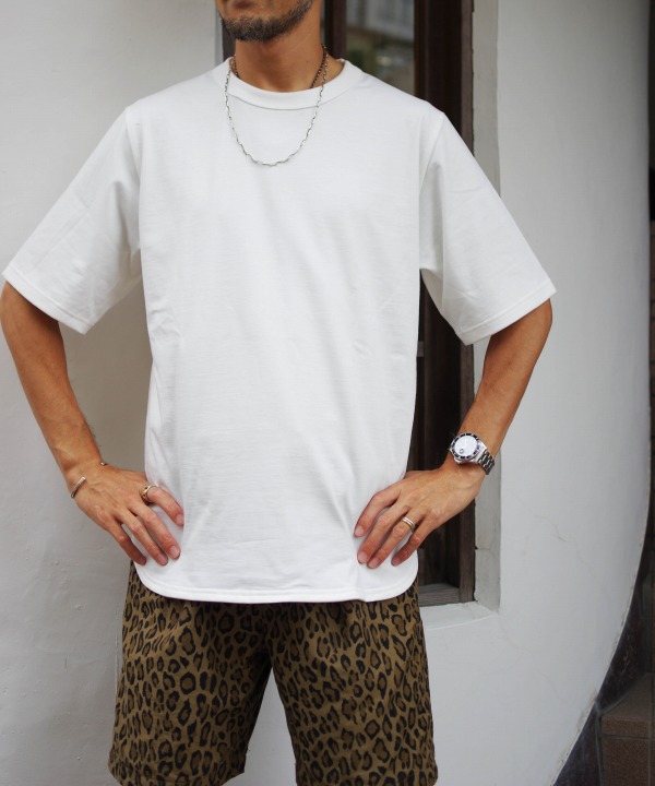 ホワイト(170cm,56kg,Mサイズ着用)