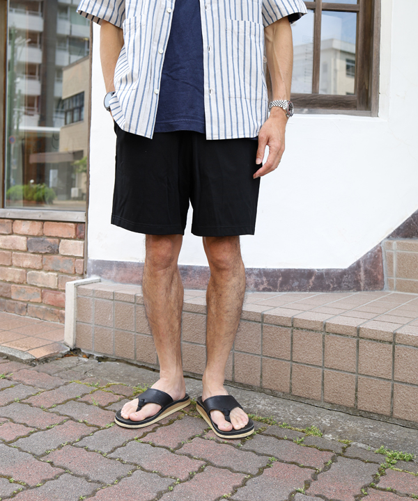 07.Black(170cm 56kg がサイズ「M」を着用)