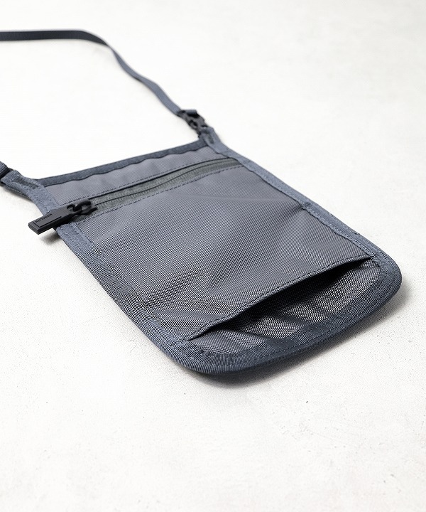バッグ monolith neck pouch モノリス/MONOLITH NECK POUCH STANDARD S [バッグ(バックパック