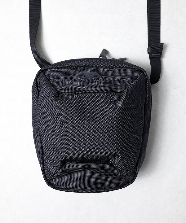 厳やかなモノリス 厳かなモノリス Grim Monolith