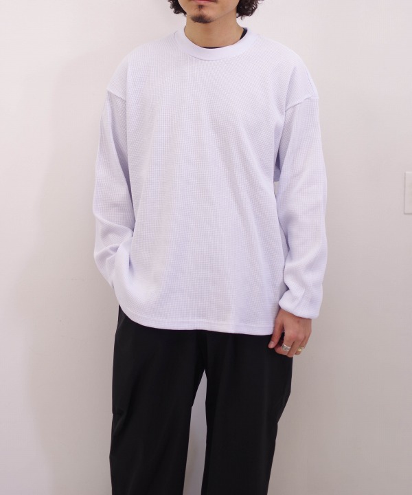 WHITE(176cm66kgが着用)