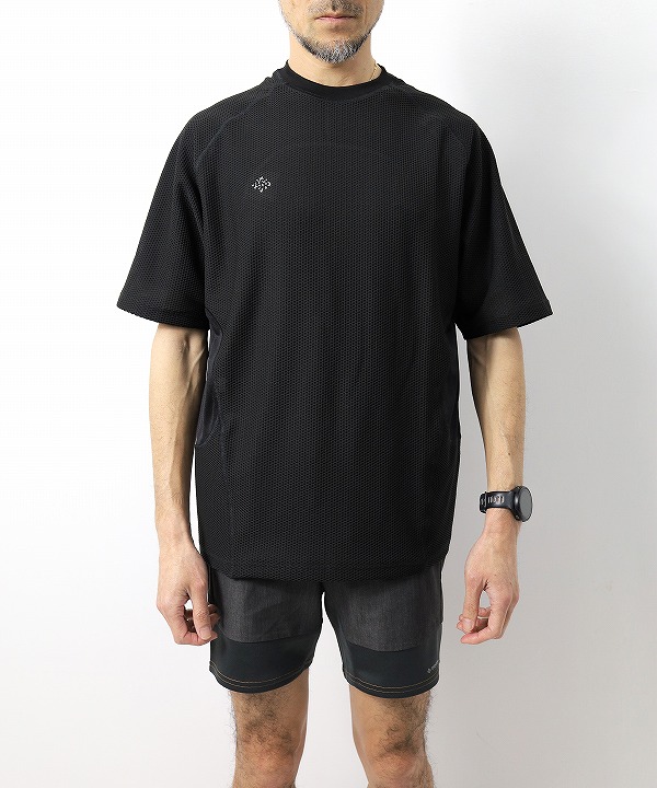 BLACK(モデル170cm 56kg サイズ「M」を着用)