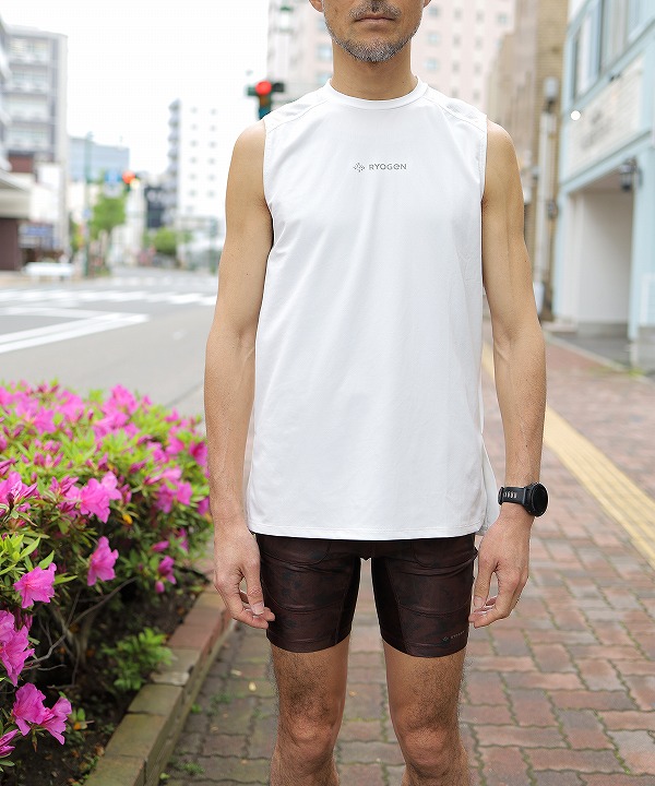 White(170cm 56kg がサイズ「M」を着用)