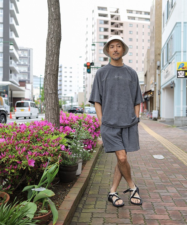 Gray(170cm 56kg がサイズ「M」を着用)
