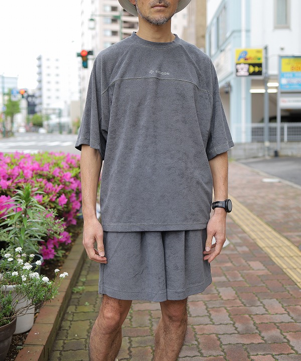 Gray(170cm 56kg がサイズ「M」を着用)