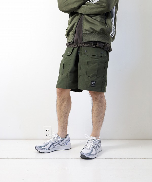 Olive(170cm 56kg がサイズ「S」を着用)