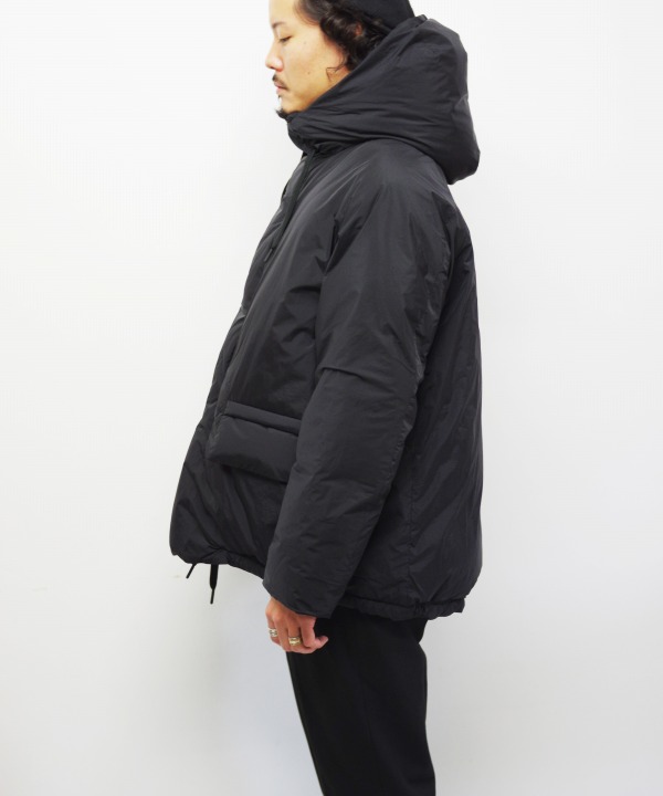 TEATORA史上、最軽量アウター<br>収納力に特化<br>ビッグシルエットに仕上がっています。