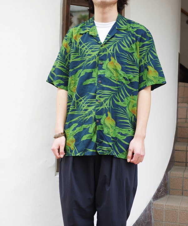 ネイビー