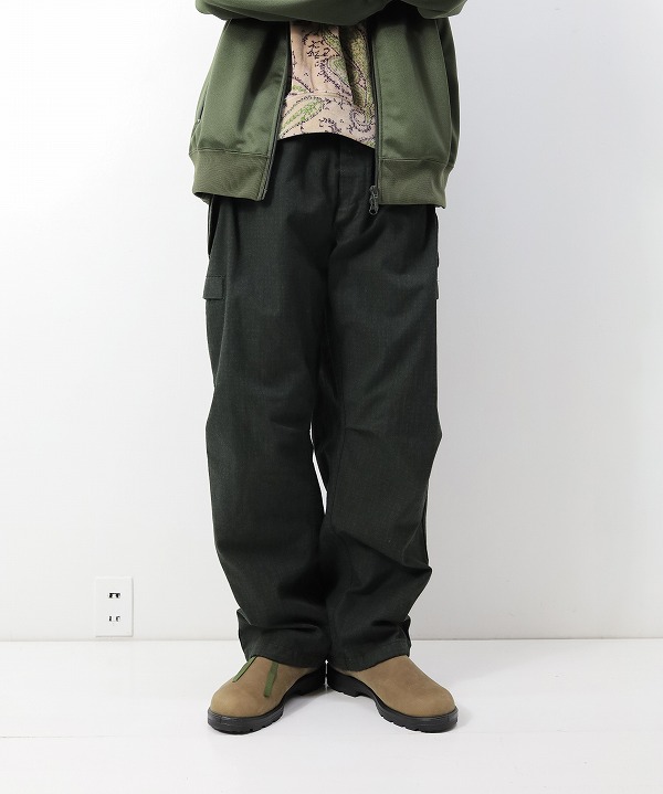 Black camo pants top