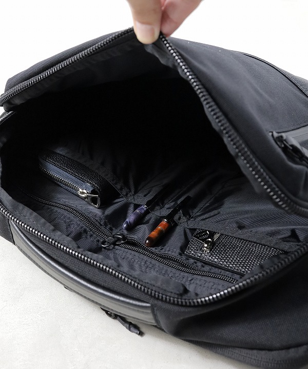 Shoulderbag-L-Gray_01.png?v=