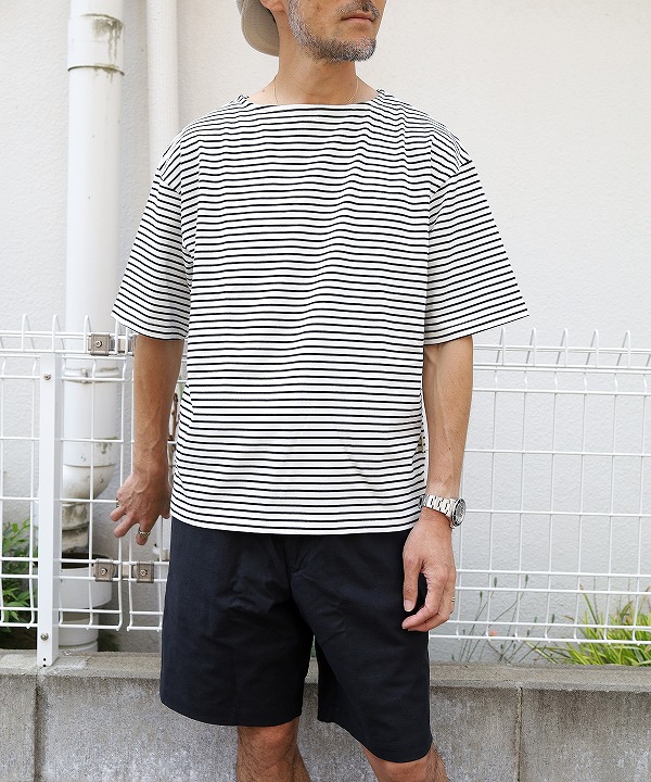 White/Black(170cm 56kg がサイズ「M」を着用)